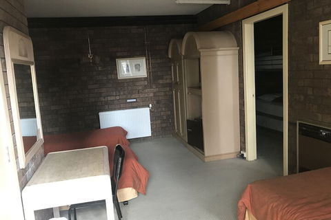 Cooba Holiday Motel - Sunshine Coast Guide 5