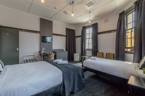 Royal Hotel Ryde - Sunshine Coast Guide 3