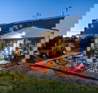 Madsen Retreat - Sunshine Coast Guide