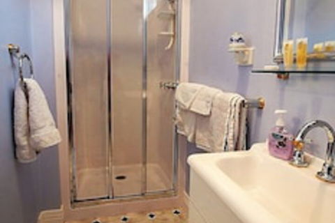 Wild Cherry Bed & Breakfast - Sunshine Coast Guide 1