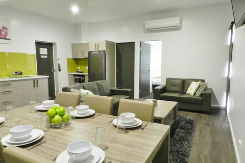 Motel 24 - Sunshine Coast Guide 4