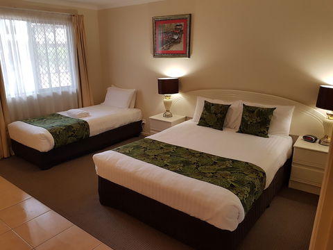 The Palms Motel - Sunshine Coast Guide 3