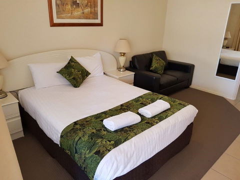 The Palms Motel - Sunshine Coast Guide 1