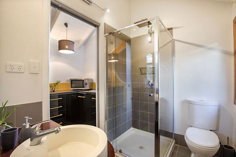 Airlie Beach Eco Cabins - Sunshine Coast Guide 2