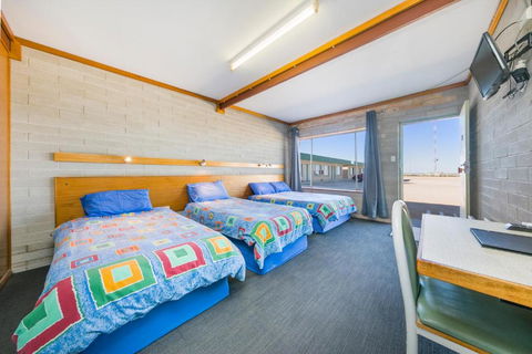Nullarbor Roadhouse - Sunshine Coast Guide 5