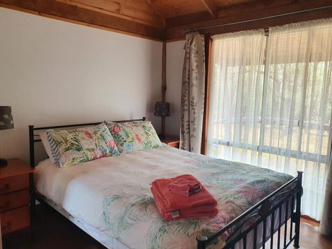 Gaddleen Grove Cottages - Sunshine Coast Guide 3