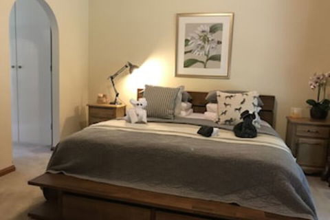 Helen's Homestead - Sunshine Coast Guide 0