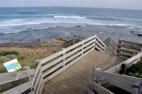 Island Daze Surf Beach Phillip Island - Sunshine Coast Guide 5