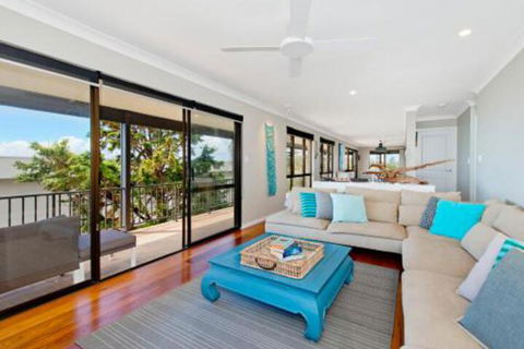 Apricari Oasis By The Sea - Sunshine Coast Guide 0