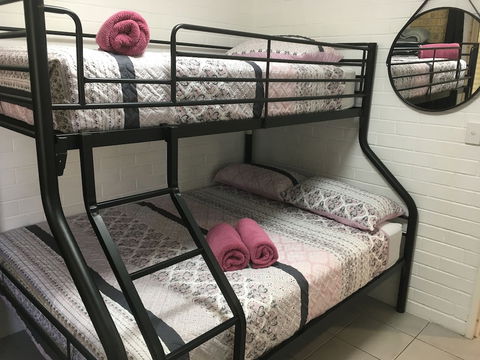 17 North Street Budget Accommodation - Sunshine Coast Guide 2