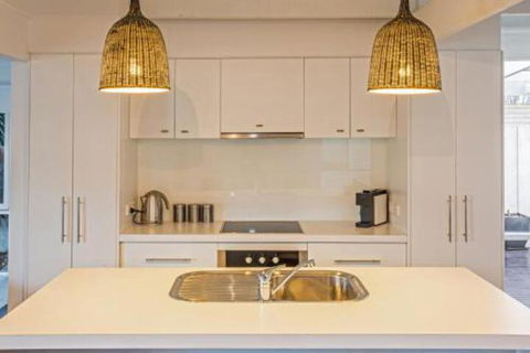 Iona Beach House Cowes - Sunshine Coast Guide 4