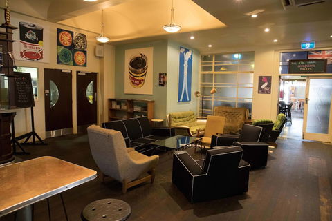 The Mile End Hotel - Sunshine Coast Guide 6