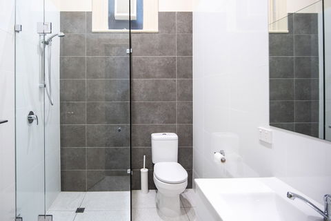 The Mile End Hotel - Sunshine Coast Guide 3
