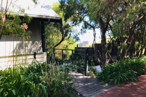 Zephyr Studio - Sunshine Coast Guide 1