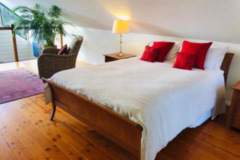 Zephyr Studio - Sunshine Coast Guide 0