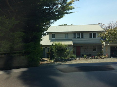 The Anchorage Waterfront Apartment - Sunshine Coast Guide 2