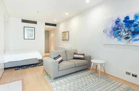 TT302 Darlinghurst Sydney Studio - Sunshine Coast Guide 4
