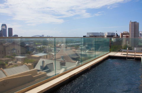 TT302 Darlinghurst Sydney Studio - Sunshine Coast Guide 1