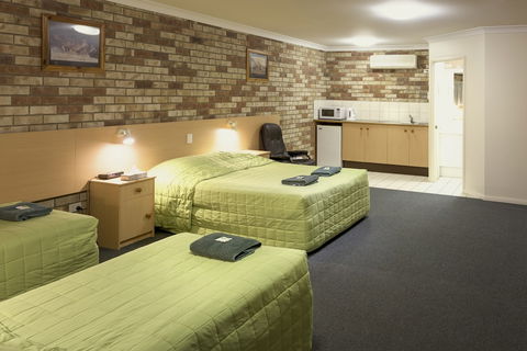 D'Aguilar Hotel Motel - Sunshine Coast Guide 3
