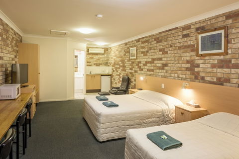 D'Aguilar Hotel Motel - Sunshine Coast Guide 5