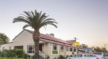 D'Aguilar Hotel Motel - Sunshine Coast Guide 0