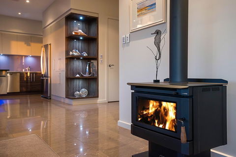 Lavina Luxury Beach House - Sunshine Coast Guide 2