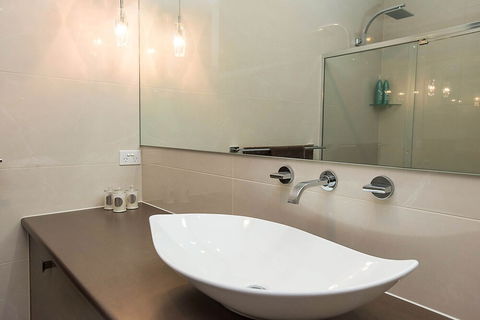 Lavina Luxury Beach House - Sunshine Coast Guide 6