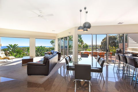 Lavina Luxury Beach House - Sunshine Coast Guide 7