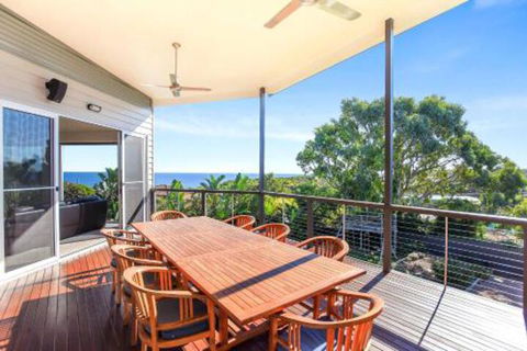 Lavina Luxury Beach House - Sunshine Coast Guide 0