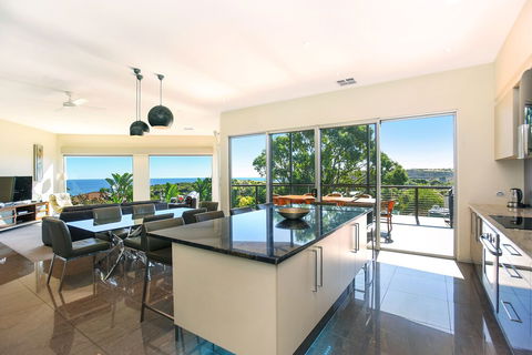 Lavina Luxury Beach House - Sunshine Coast Guide 3