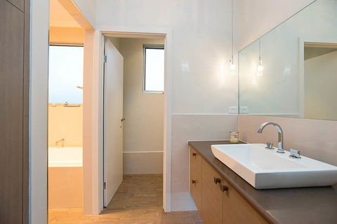 Lavina Luxury Beach House - Sunshine Coast Guide 4