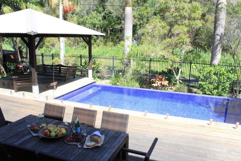 Away On Shirley Lane - Sunshine Coast Guide 3