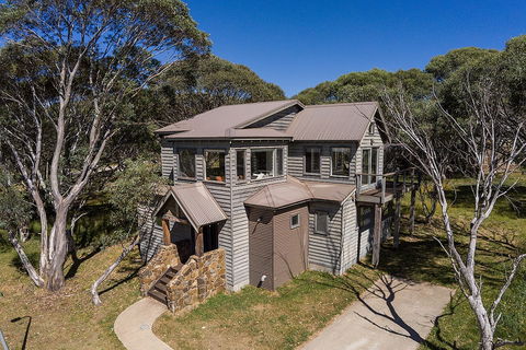 Alpenglow - Sunshine Coast Guide 1