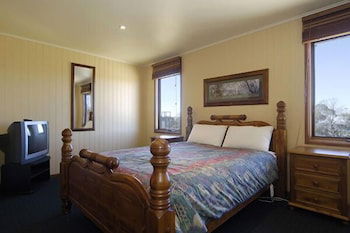 Camelot - Sunshine Coast Guide 2