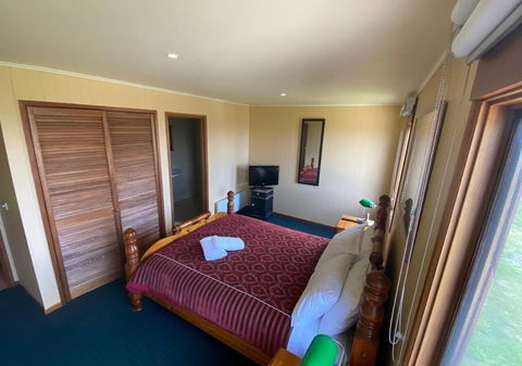 Camelot - Sunshine Coast Guide 4