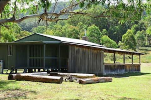 Four Bull Hut - Sunshine Coast Guide 1