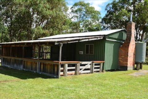 Four Bull Hut - Sunshine Coast Guide 0