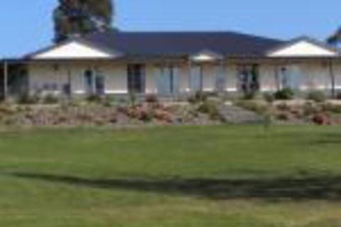 Nyora Lodge B & B - Sunshine Coast Guide 0