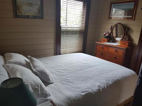 Twomeys Cottage - Sunshine Coast Guide 1