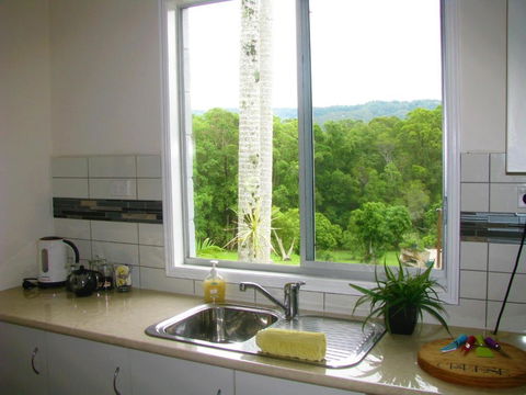 Montview Cottage B & B - Sunshine Coast Guide 5