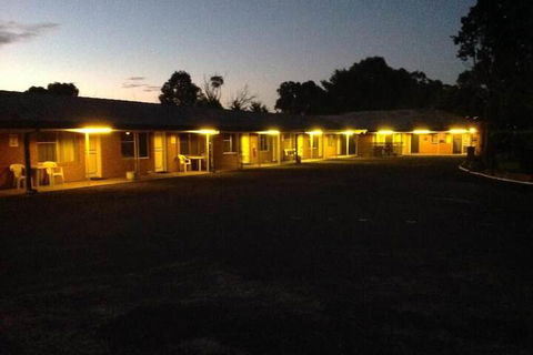 Altona Motel - Sunshine Coast Guide 1