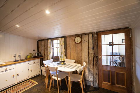 Camerons Cottage - Sunshine Coast Guide 3