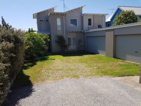 Beachcomber - Sunshine Coast Guide 5