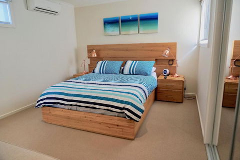 Beachcomber - Sunshine Coast Guide 2