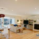 Beachcomber - Sunshine Coast Guide 0