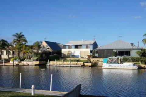 Holiday House - Sunshine Coast Guide 0
