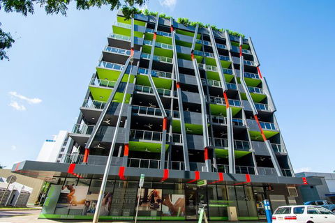 Magnum Serviced Apartments - Sunshine Coast Guide 1