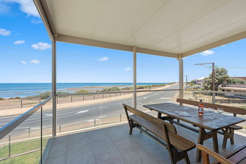 Pearl By The Sea - Sunshine Coast Guide 0