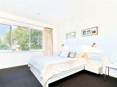 Tennis Elbow - Sunshine Coast Guide 0