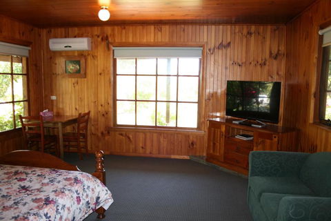 Gaol House Cottages - Sunshine Coast Guide 3